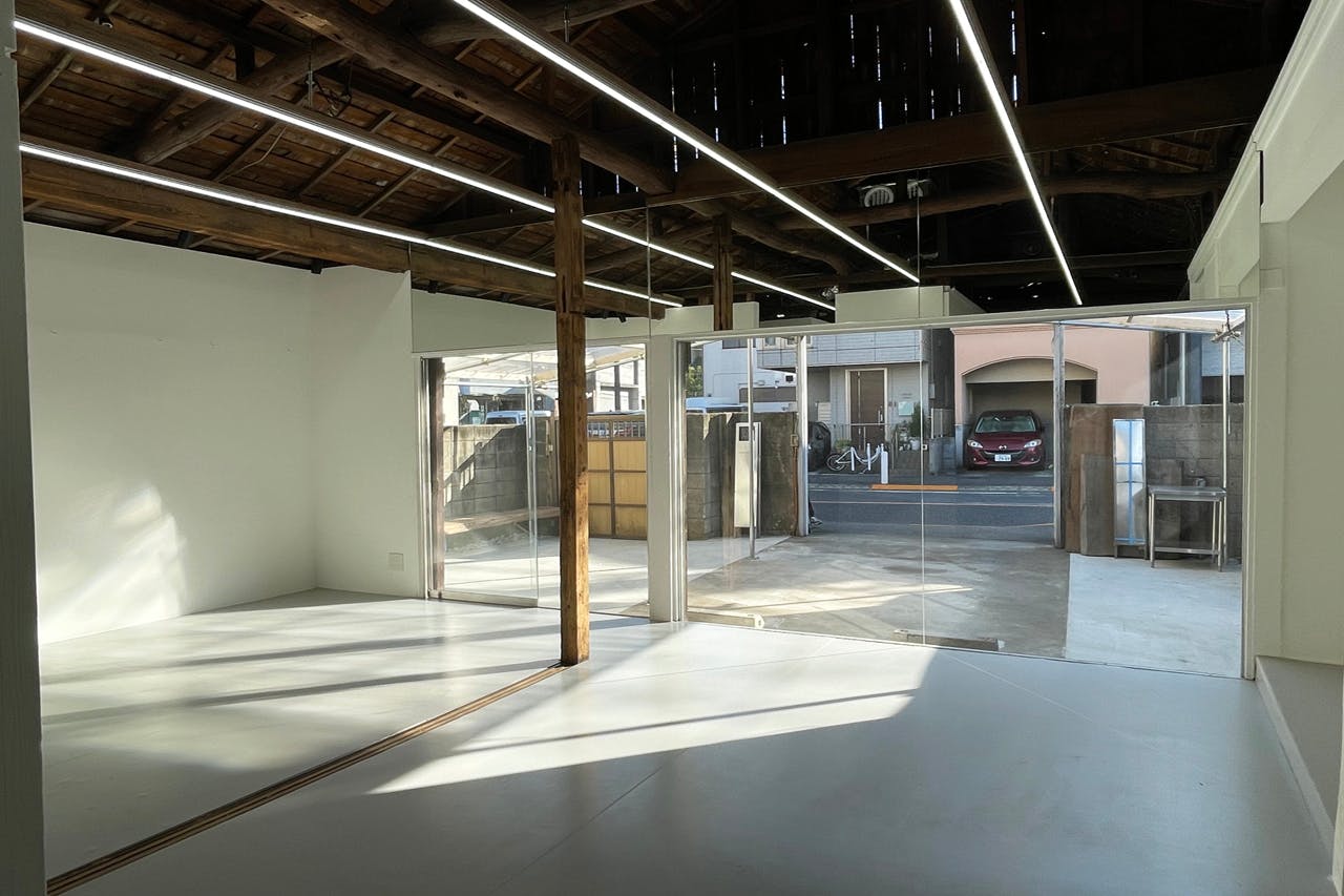 【下北沢駅12分】展示会やポップアップに適した古民家を改装した白を基調とした自然光も入り込むスペース