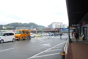 【イオンタウン長与】キッチンカーに最適な大型ショッピングセンターの駐車場を利用可能なイベントスペース