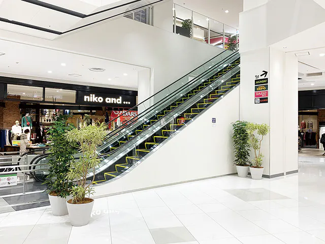 【イオンモール津南】１階つながりの間の画像