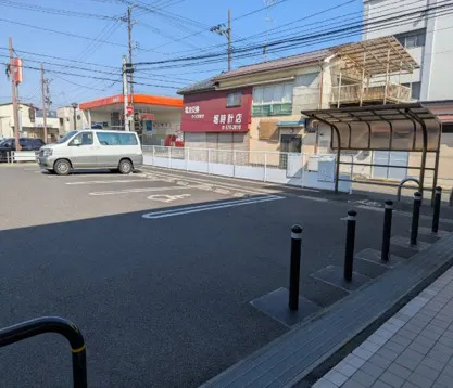 【西友　保原店】駐車場入口前　プロモーション用途や物販、食物販のポップアップストアに最適なスーパー屋外駐車場の催事イベントスペースの画像