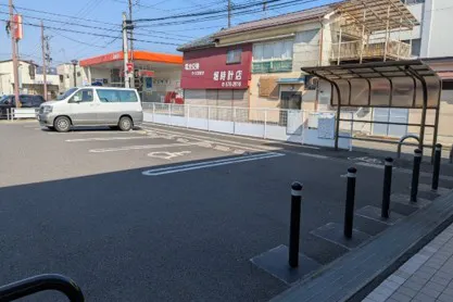 【西友 保原店】駐車場 店舗出入口前付近 キッチンカーなど 物販、食物販のポップアップストアに最適なスーパー屋外駐車場の催事イベントスペース