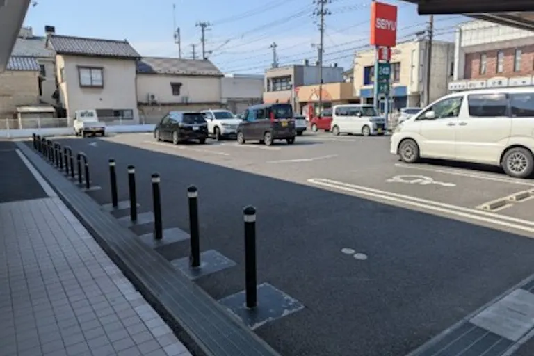 【西友 保原店】駐車場 店舗出入口前付近 キッチンカーなど 物販、食物販のポップアップストアに最適なスーパー屋外駐車場の催事イベントスペースの画像2