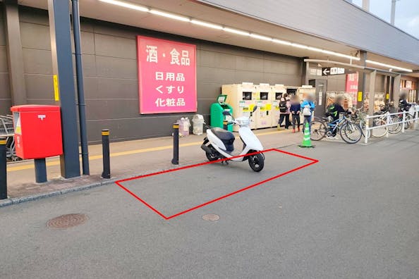 【イオンタウン磐田】キッチンカー等の移動販売に最適な大型スーパー出入口横にある視認性の高い屋外スペース