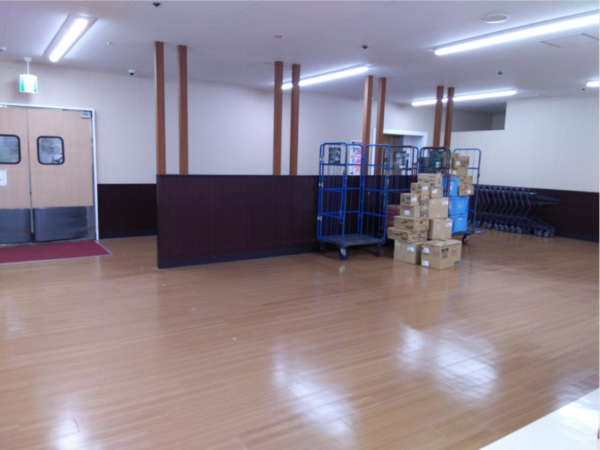 【オリンピック立石店】プロモーションに最適な1Fエレベーター前スペース