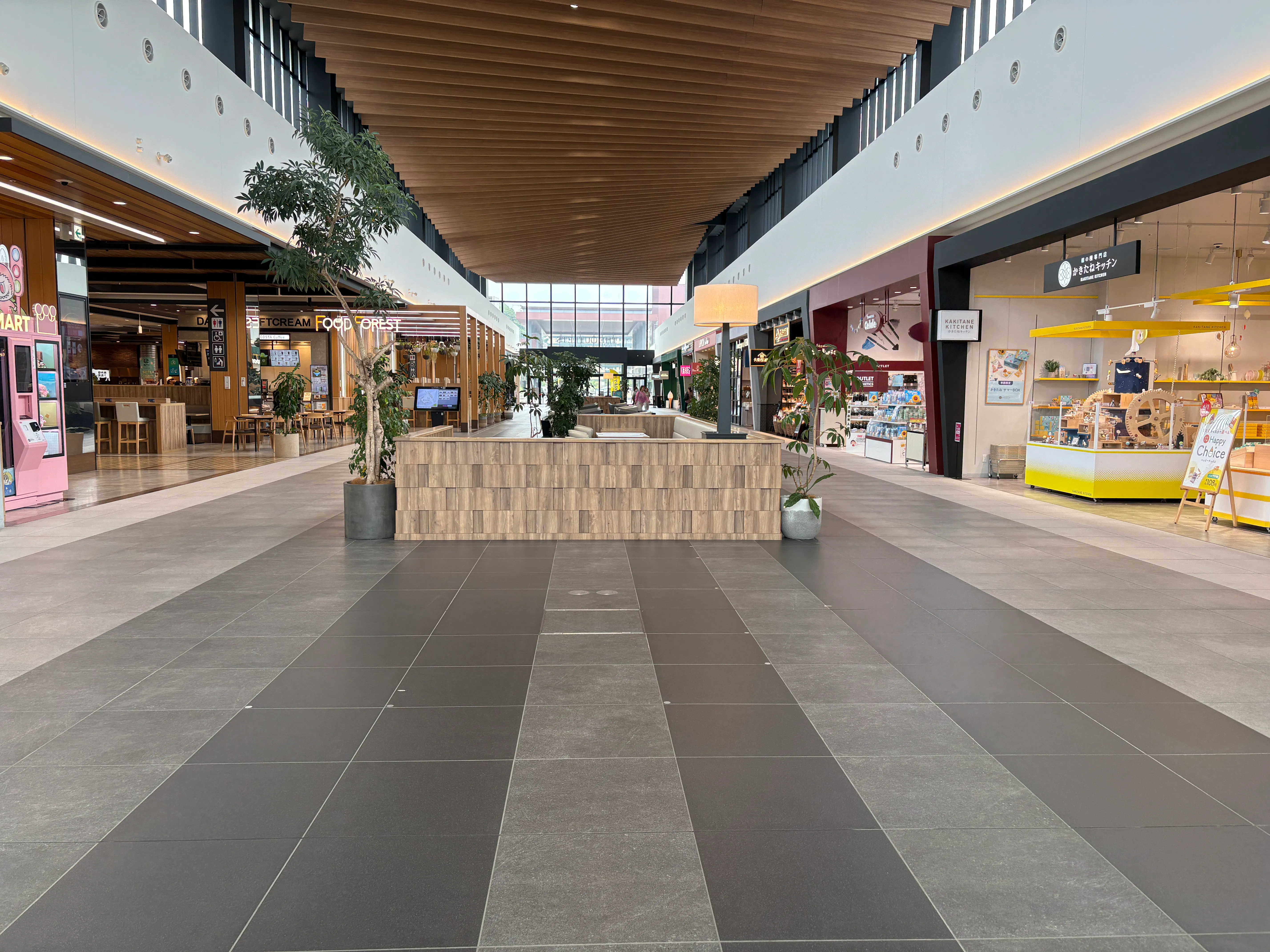 【THE OUTLETS KITAKYUSHU】【入り口】フードフォレスト前（福助側）の画像