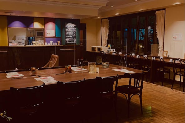 【池袋駅8分】卒業制作やアート作品のギャラリー展示や装飾品のポップアップストア会場に適した演奏会イベントも可能なホテル内1Fカフェスペース