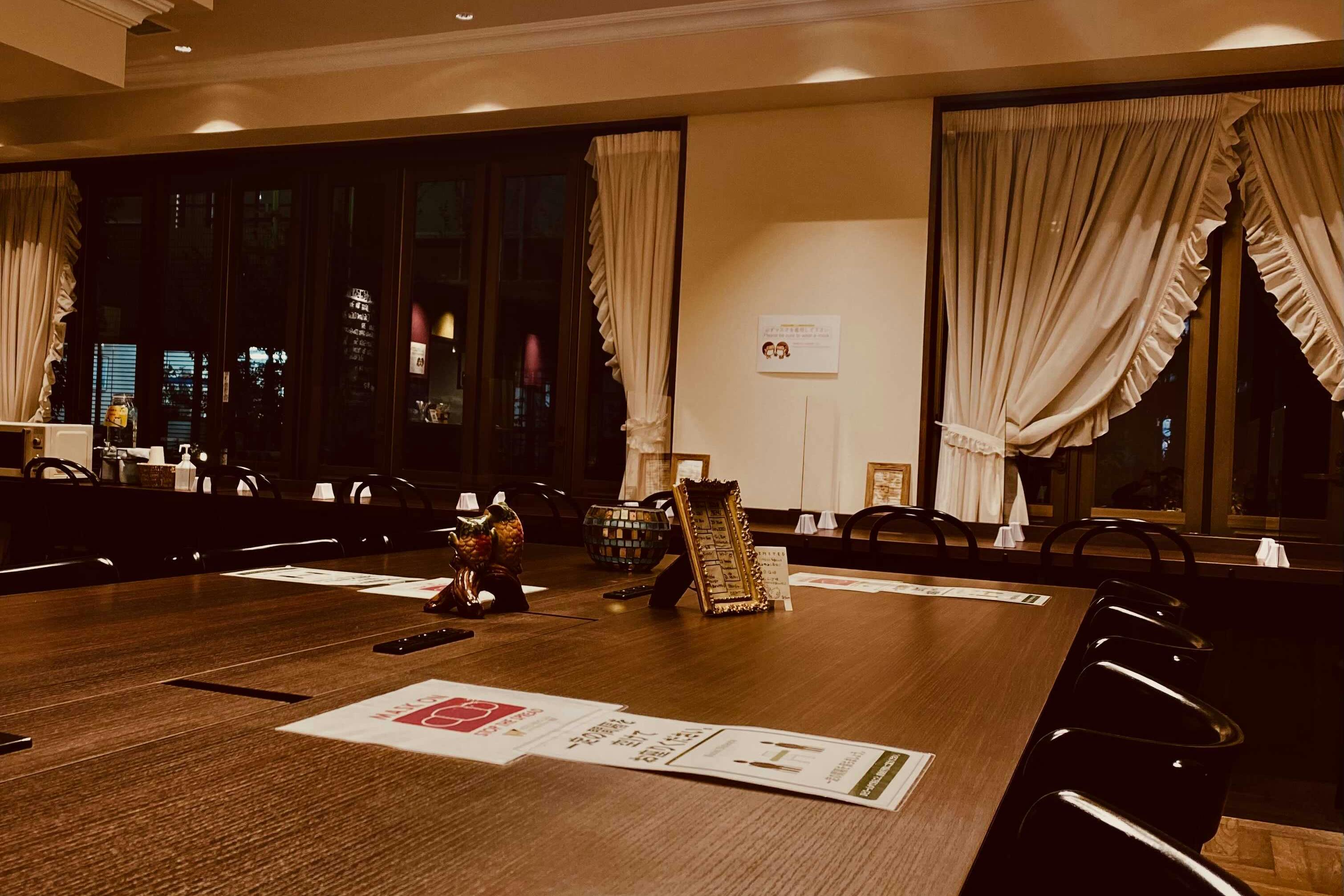 【池袋駅8分】卒業制作やアート作品のギャラリー展示や装飾品のポップアップストア会場に適した演奏会イベントも可能なホテル内1Fカフェスペース