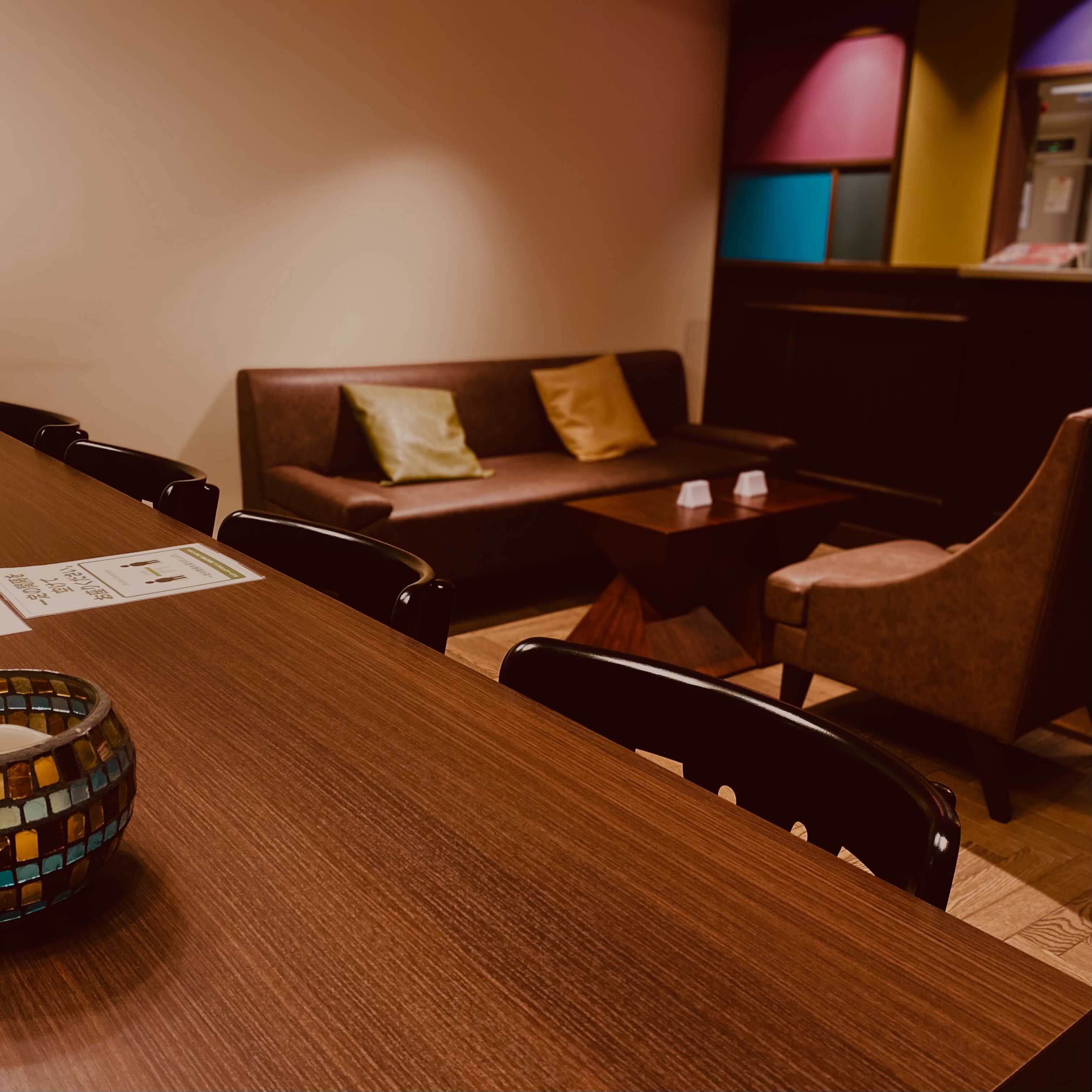 【池袋駅8分】卒業制作やアート作品のギャラリー展示や装飾品のポップアップストア会場に適した演奏会イベントも可能なホテル内1Fカフェスペース