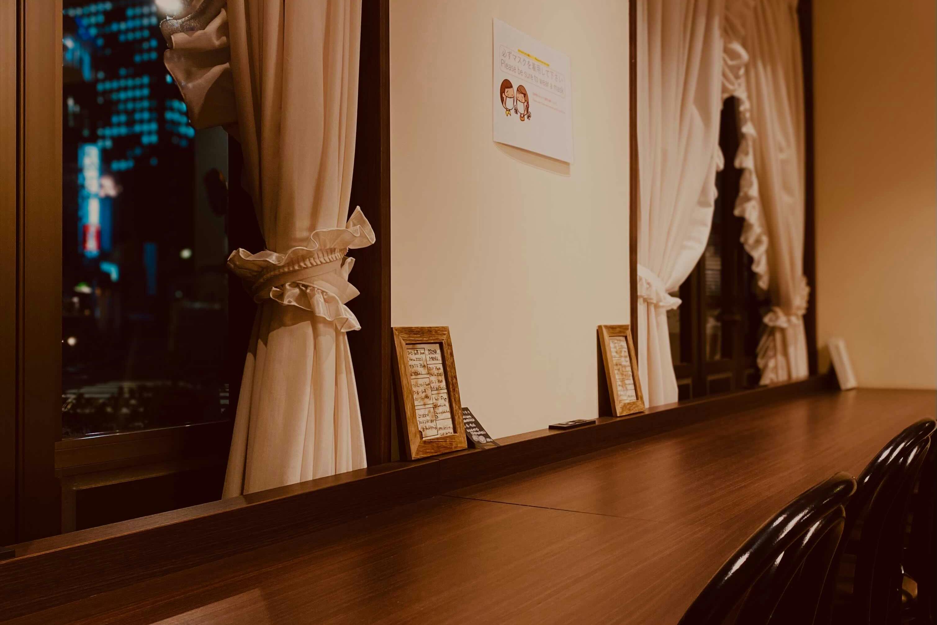 【池袋駅8分】卒業制作やアート作品のギャラリー展示や装飾品のポップアップストア会場に適した演奏会イベントも可能なホテル内1Fカフェスペース