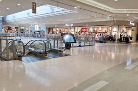 【イオンモール新居浜】『2F 催事スペースG』ー通行量が多く、無印良品の近くに位置し、イオンスタイルと専門店街の間にある催事場、商品PRに最適!!