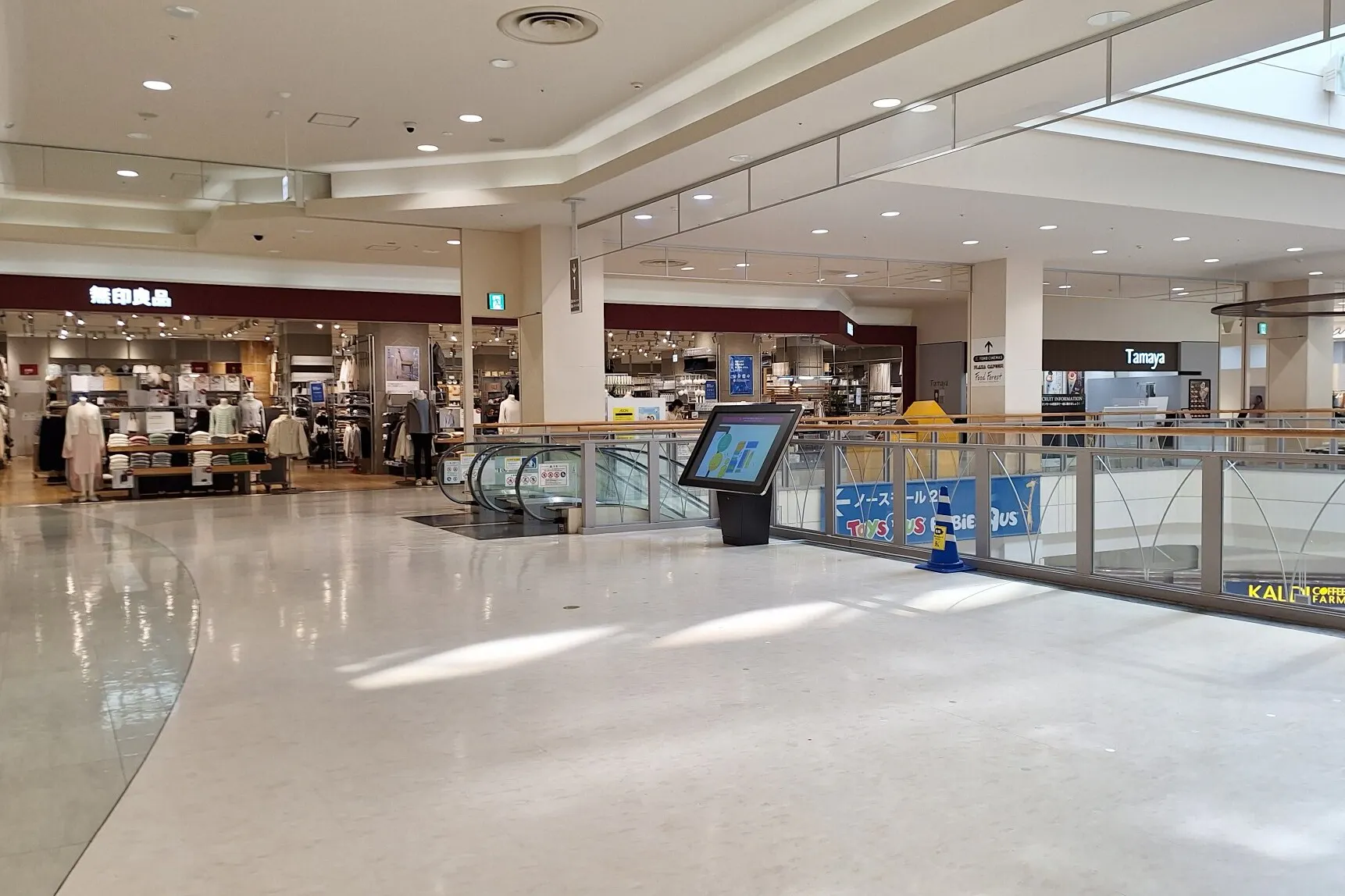 【イオンモール新居浜】『2F 催事スペースG』ー通行量が多く、無印良品の近くに位置し、イオンスタイルと専門店街の間にある催事場、商品PRに最適!!