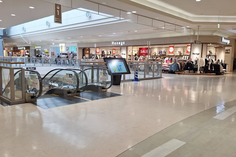 【イオンモール新居浜】『2F 催事スペースG』ー通行量が多く、無印良品の近くに位置し、イオンスタイルと専門店街の間にある催事場、商品PRに最適!!の画像3