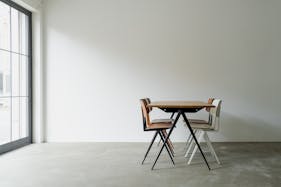 【森下駅2分】ファッション系の展示販売会やアート作品展、ポップアップに最適な駅近路面のシンプルで清潔感のあるギャラリースペース