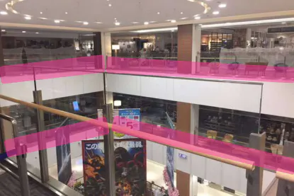【イオンモールKYOTO】モール内広告 吹き抜けガラス