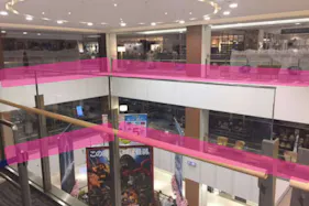 【イオンモールKYOTO】モール内広告 吹き抜けガラス