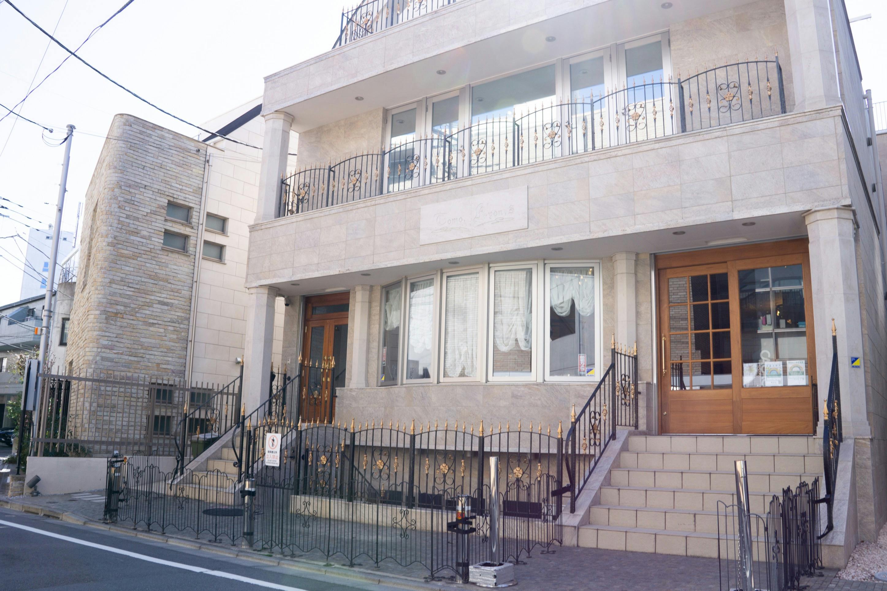 【広尾駅2分】展示会や招待制イベントに最適な吊り戸で用途を分けやすいレンタルスペース