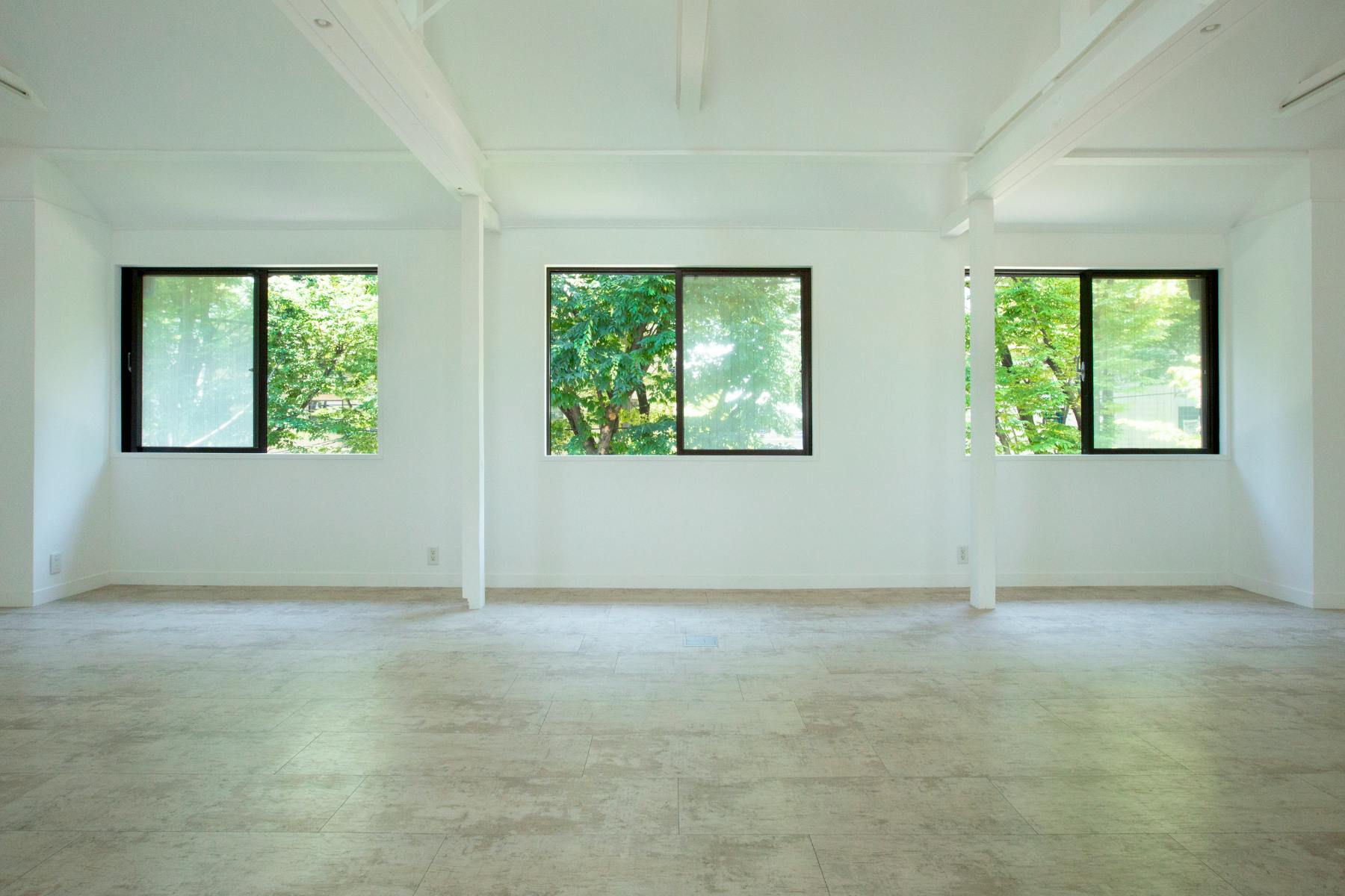 【代々木上原駅5分 / 一軒家 】アパレル展示会、PRイベントに最適な、白を基調とした一棟貸し路面イベントスペース