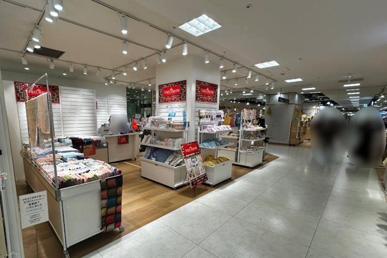 【北千住マルイ】4階 カレンダリウムD10【物販・PRイベント】エスカレーター上下と隣接、ファッション・雑貨ブランドに囲まれた区画の画像2