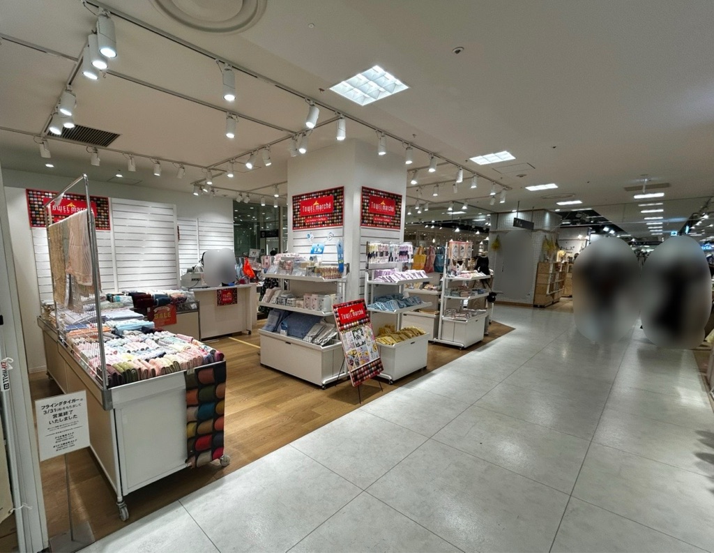 【北千住マルイ】4階　カレンダリウムD10【物販・PRイベント】エスカレーター上下と隣接、ファッション・雑貨ブランドに囲まれた区画