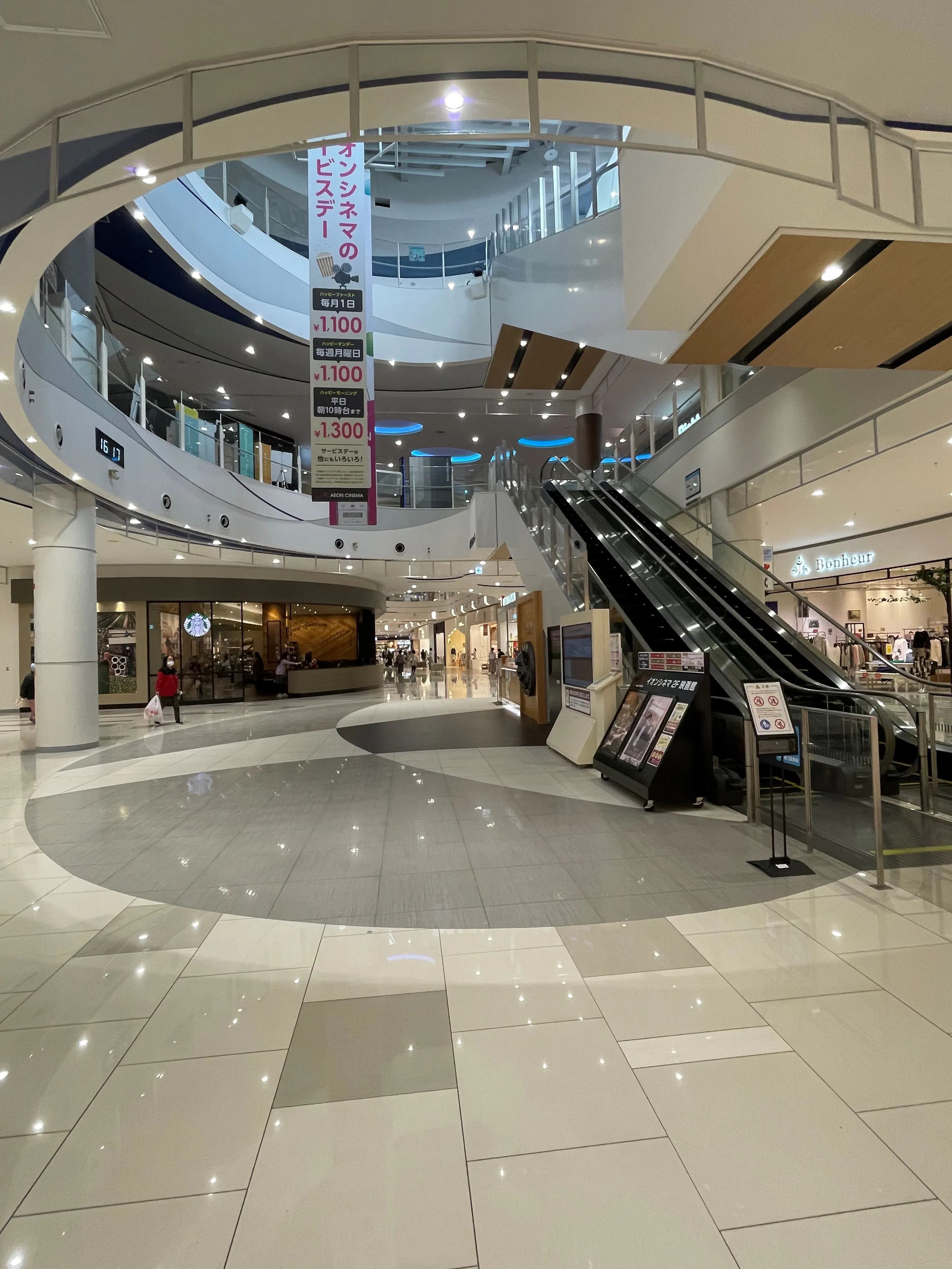 【イオンモール今治新都市】スペースC（1F さざなみコート）
