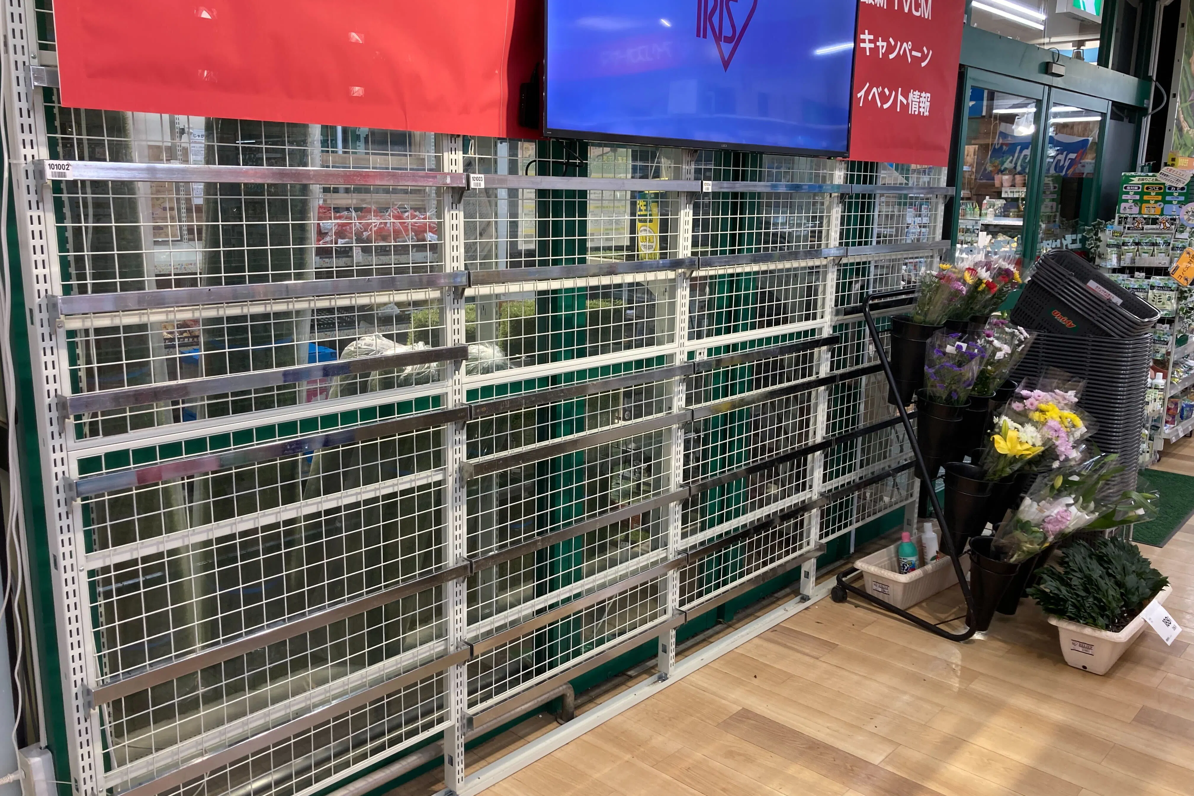 【ユニディ曽谷店】入口入ってすぐ 物販やプロモーションに最適なホームセンター内の催事イベントスペース