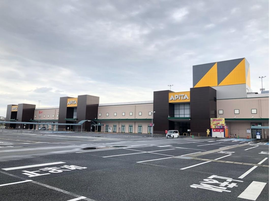 【アピタ大和郡山店】販促プロモーションや食物販に最適な1F正面中央出入口エスカレーター前（スタバ前）のイベントスペースの画像