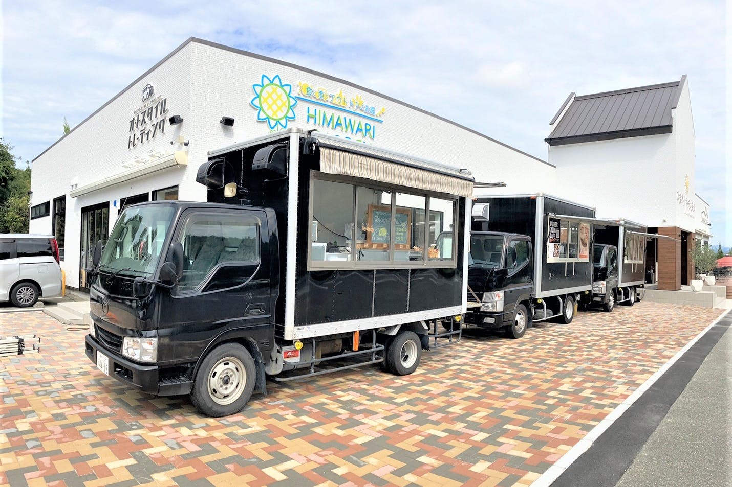 【神戸市北区/ひまわりガーデンモール】物販等ポップアップストアやキッチンカーの出店に最適な店舗入口前のイベントスペース