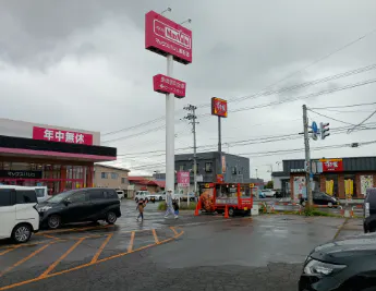 【マックスバリュ黒石店】シンボルタワー横（キッチンカー） 販促プロモーションやキッチンカー出店に最適なスーパー店外催事イベントスペース