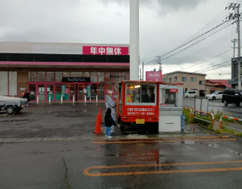 【マックスバリュ黒石店】シンボルタワー横（キッチンカー） 販促プロモーションやキッチンカー出店に最適なスーパー店外催事イベントスペース