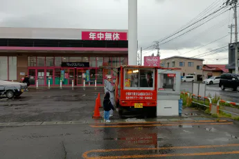 【マックスバリュ黒石店】シンボルタワー横(キッチンカー) 販促プロモーションやキッチンカー出店に最適なスーパー店外催事イベントスペース