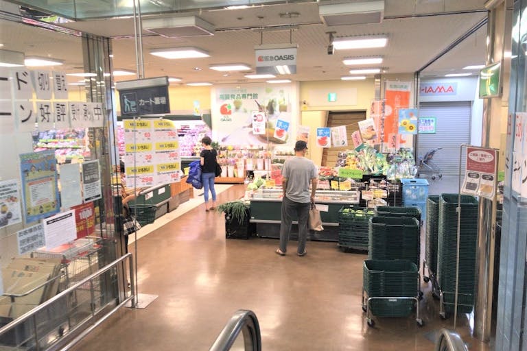 エスカレーター降りた先のスペースです