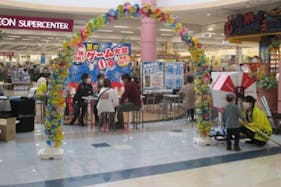 【イオンタウン佐沼】中規模のPRイベントやイベント利用に適したスーパーが目の前の大型イベントスペース(セントラルコート半面)