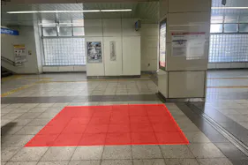 【横浜市営地下鉄ブルーライン仲町台駅】各種プロモーションや物販、サンプリングに最適なコンパクトな改札内イベントスペース