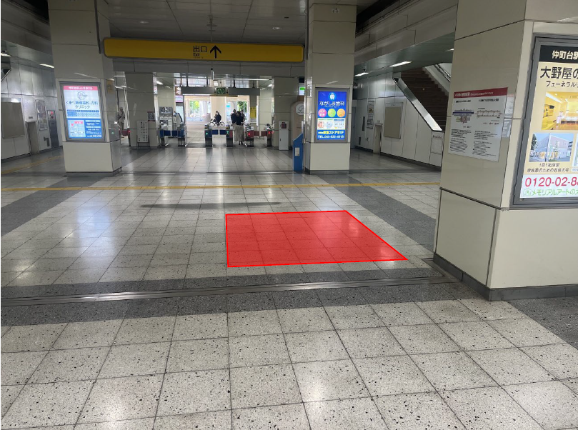 【横浜市営地下鉄ブルーライン仲町台駅】各種プロモーションや物販、サンプリングに最適なコンパクトな改札内イベントスペース