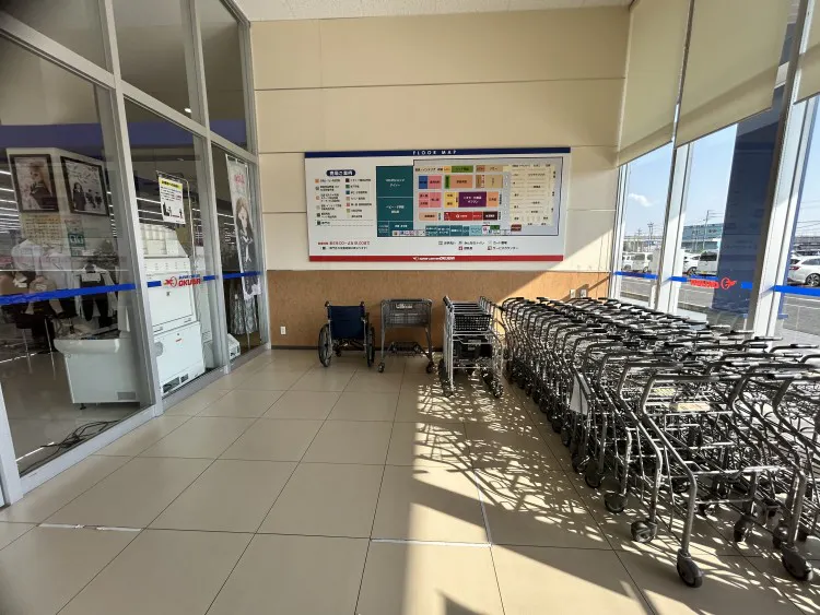 【スーパーセンターオークワ田原本インター】プロモーションに利用可能な衣料品側のスペース