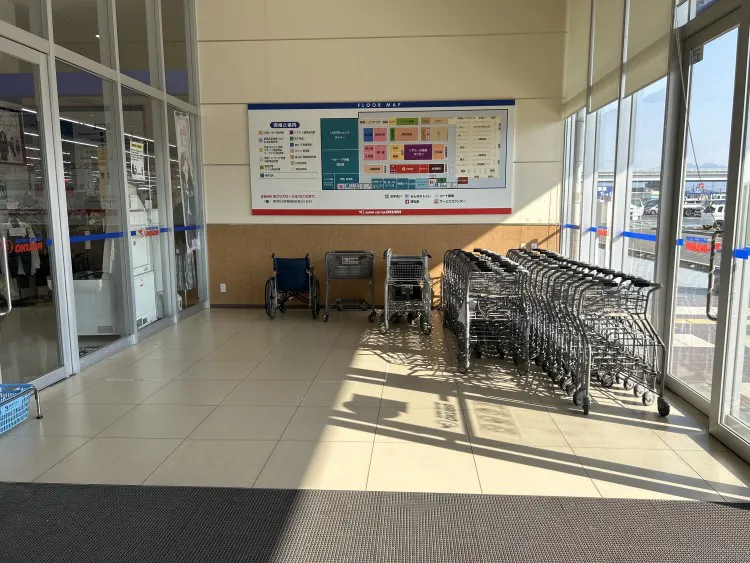 【スーパーセンターオークワ田原本インター】プロモーションに利用可能な衣料品側のスペース