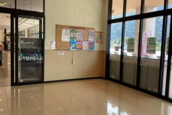 【天満屋ハピーズ金川店】正面入口風除室 各種プロモーション、会員獲得イベントに最適な屋内催事イベントスペース