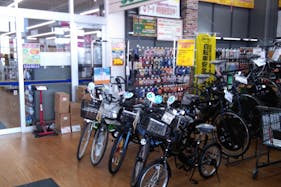 【サンデー三沢南山店】屋内風除室 食物販やプロモーション等の出店に最適なホームセンター店内のイベントスペース