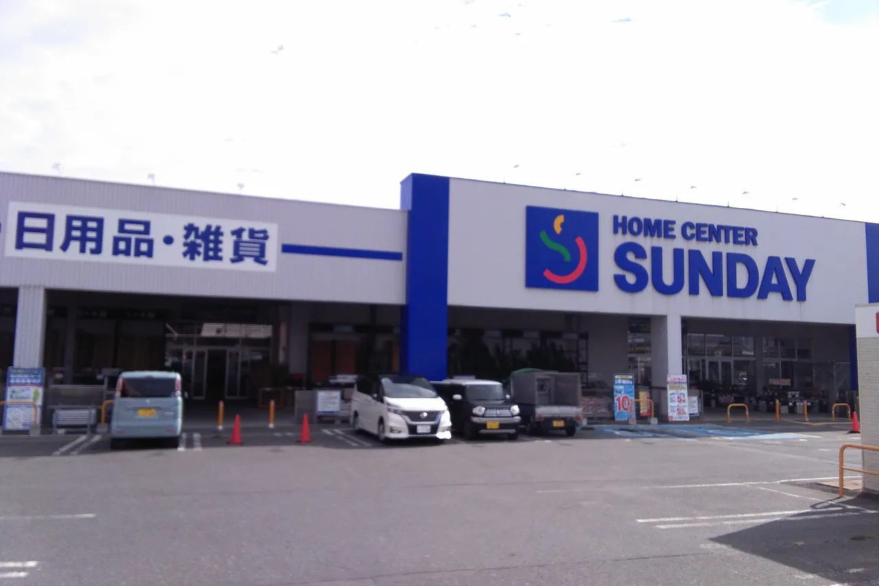 【サンデー三沢南山店】屋内風除室 食物販やプロモーション等の出店に最適なホームセンター店内のイベントスペース