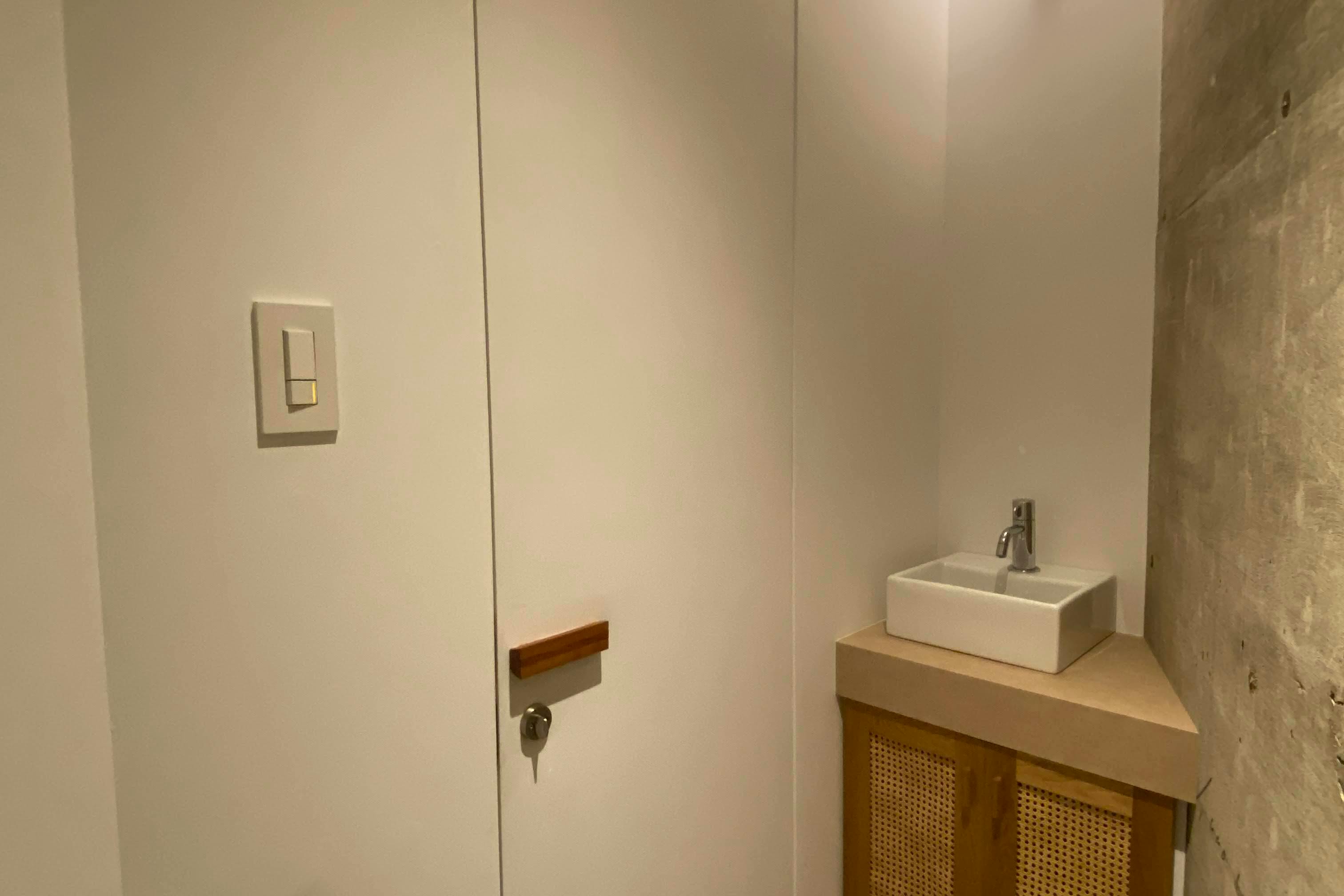 【蒲郡駅9分】展示会やギャラリーに最適なコンクリートあらわしのお洒落なギャラリースペース