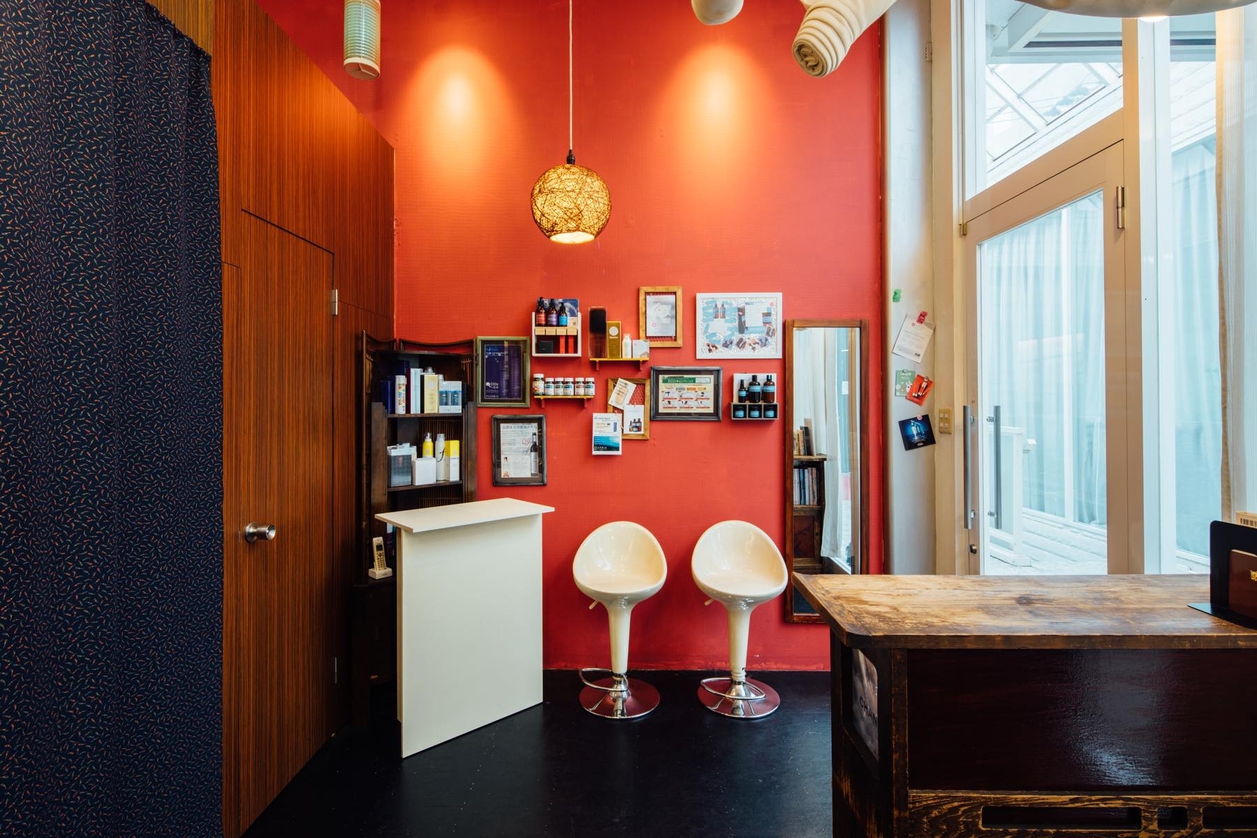 入り口の棚を利用してのイベント開催にお勧めです