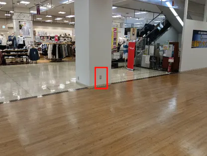 【イオン前沢店】1階南側エスカレーター脇催事場の一部 販促プロモーションや物販に最適なスーパー店内催事イベントスペース