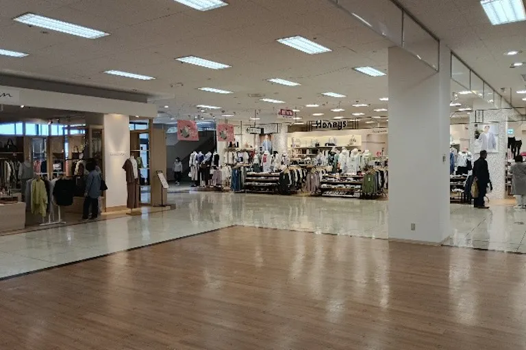 【イオン前沢店】1階南側エスカレーター脇催事場の一部 販促プロモーションや物販に最適なスーパー店内催事イベントスペースの画像3