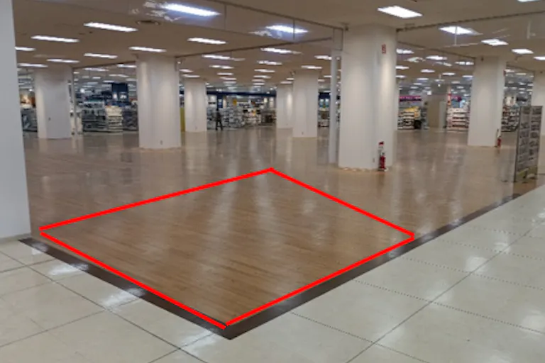 【イオン前沢店】1階南側エスカレーター脇催事場の一部 販促プロモーションや物販に最適なスーパー店内催事イベントスペースの画像2
