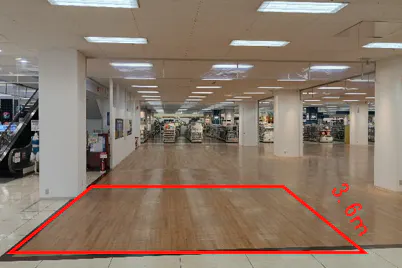 【イオン前沢店】1階南側エスカレーター脇催事場の一部 販促プロモーションや物販に最適なスーパー店内催事イベントスペース