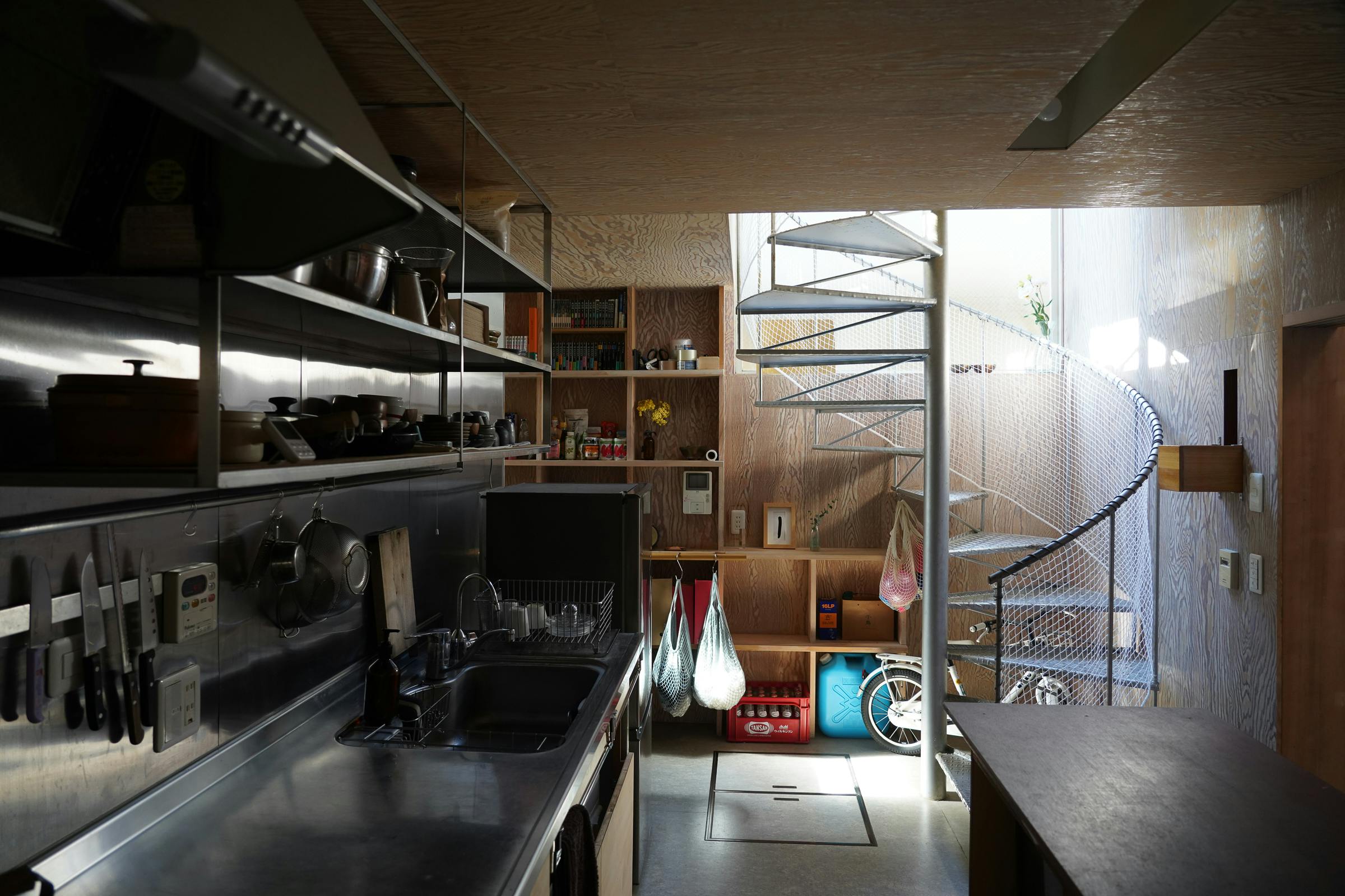 【池ノ上駅6分】撮影に適した光と影・素材が特徴的な自宅兼スタジオ