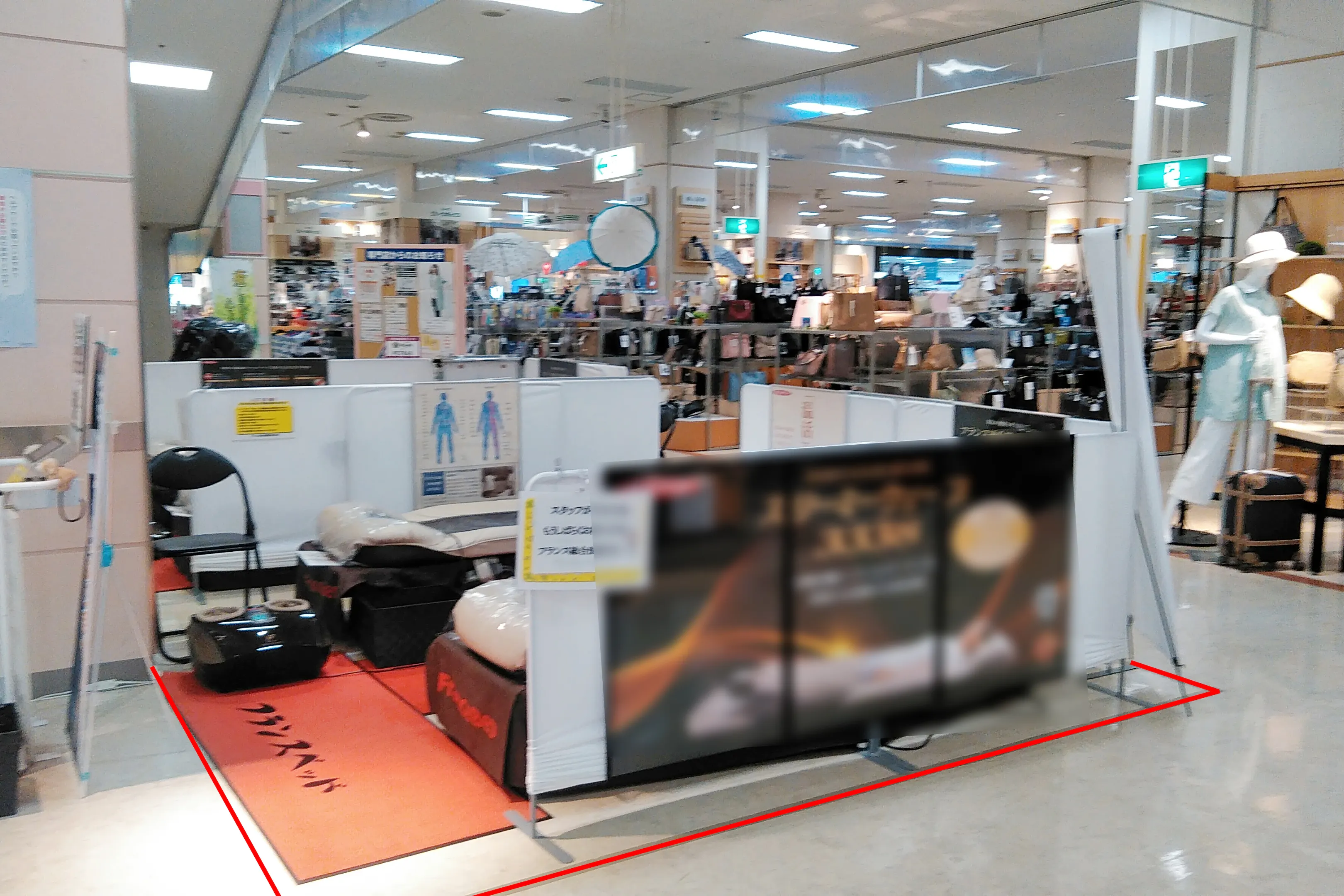 【イオン白河西郷店】各種プロモーションイベントに最適な施設1階エスカレーター付近にあるイベントスペース