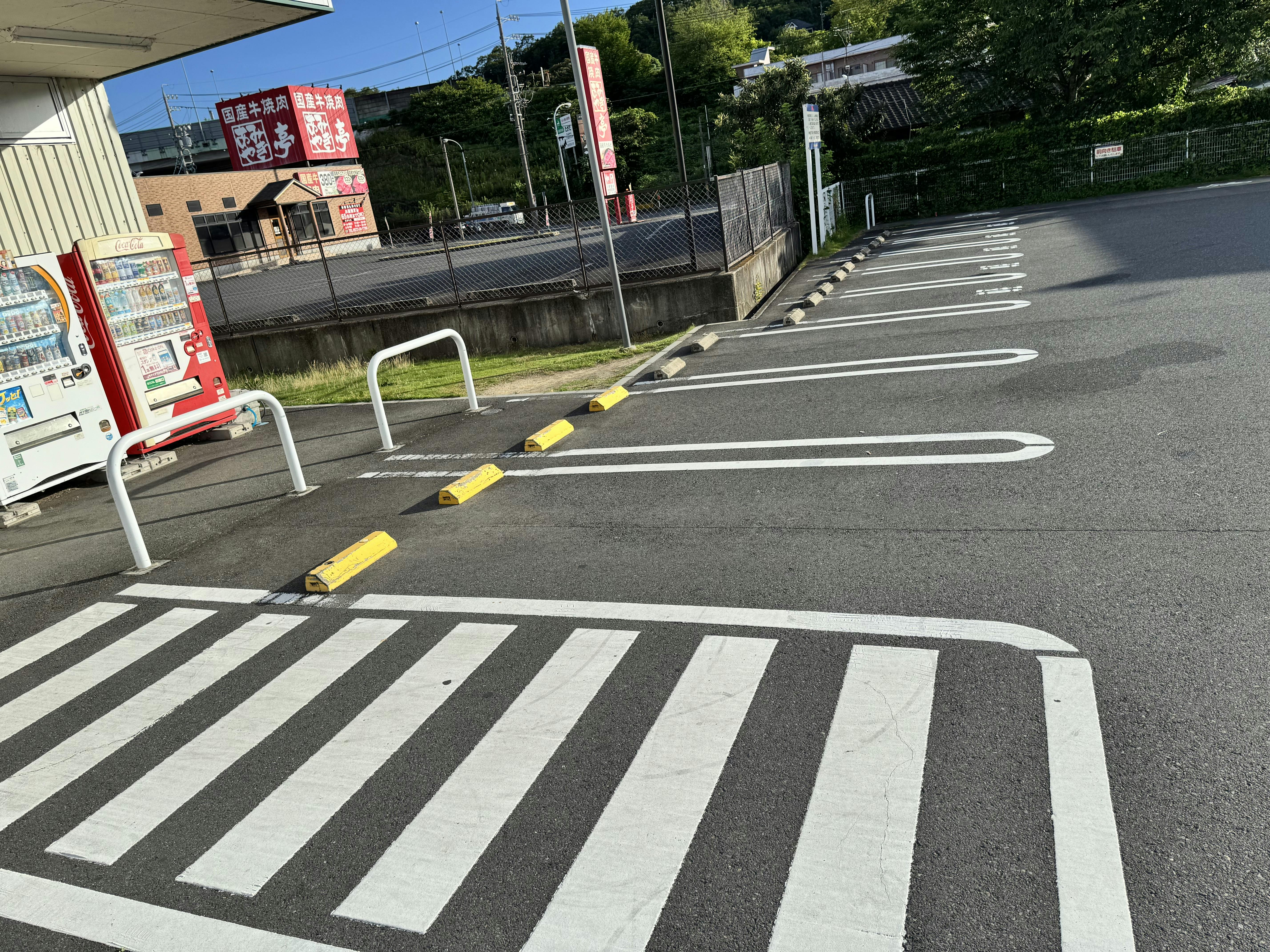 【オオマツフード光ヶ丘店】販促プロモーションやキッチンカーに最適な店舗近くの駐車場スペースの画像