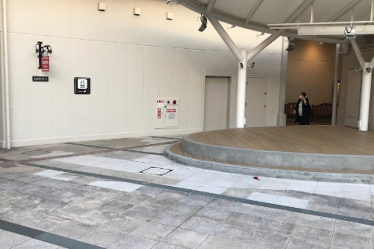 【みのおキューズモール】「⑦L通り Bスペース」キッチンカーや各種プロモーションに最適な広場とステージ近くのイベントスペースの画像2