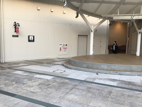 【みのおキューズモール】「⑦L通り Bスペース」キッチンカーや各種プロモーションに最適な広場とステージ近くのイベントスペース